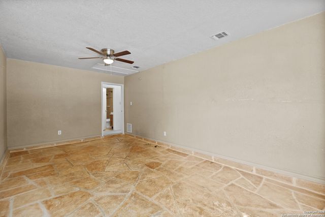 9245 Village Brown, San Antonio, TX 78250