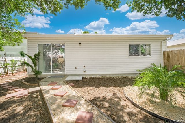 9245 Village Brown, San Antonio, TX 78250