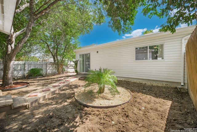 9245 Village Brown, San Antonio, TX 78250