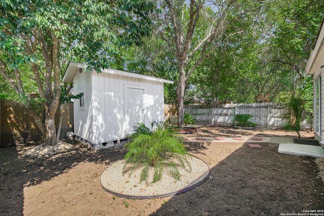 9245 Village Brown, San Antonio, TX 78250