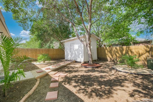 9245 Village Brown, San Antonio, TX 78250