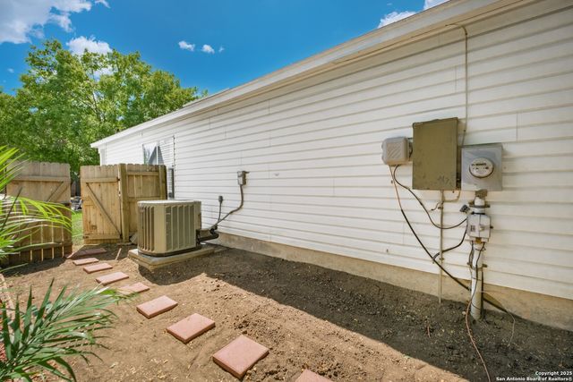 9245 Village Brown, San Antonio, TX 78250