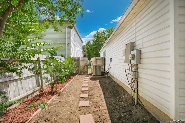 9245 Village Brown, San Antonio, TX 78250