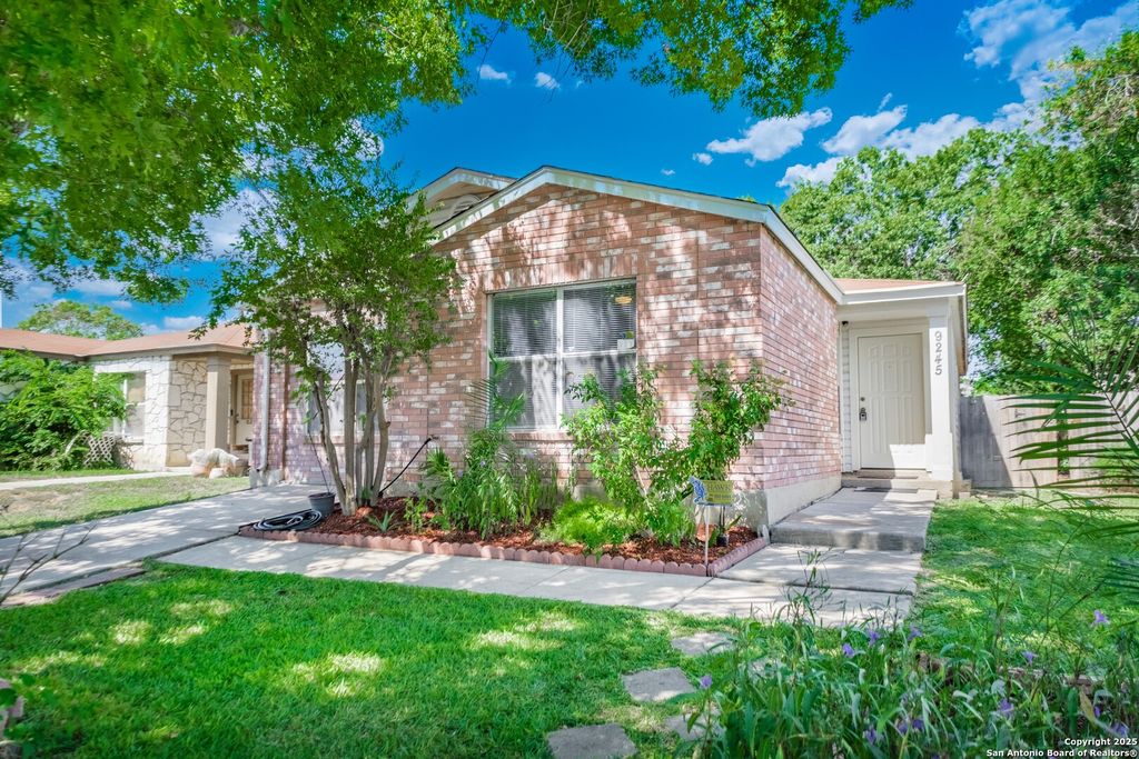 9245 Village Brown, San Antonio, TX 78250