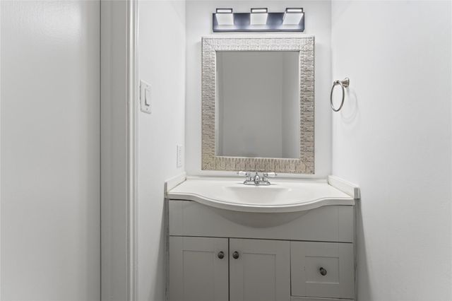 7294 Regency Square Ct, Houston, TX 77036