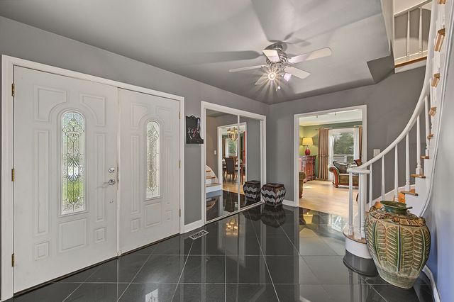 6 DOGWOOD Road, Rolling Meadows, IL 60008
