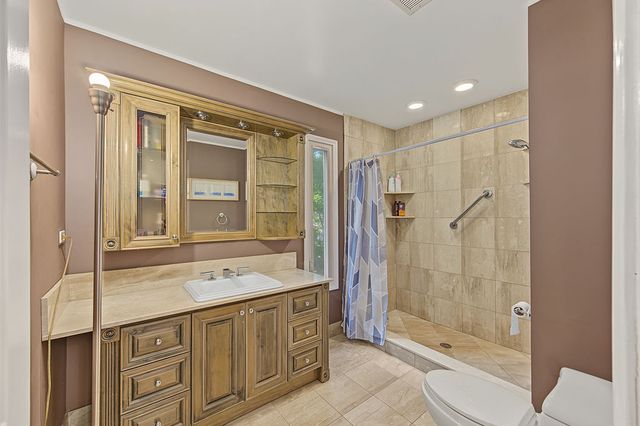 6 DOGWOOD Road, Rolling Meadows, IL 60008