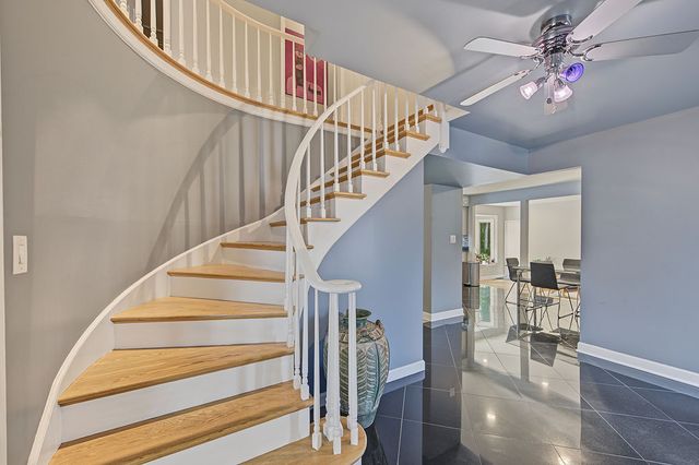 6 DOGWOOD Road, Rolling Meadows, IL 60008