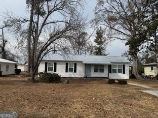 10 Grove Street, Hazlehurst, GA 31539