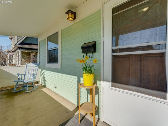 715 Ne 5TH St, Mc Minnville, OR 97128