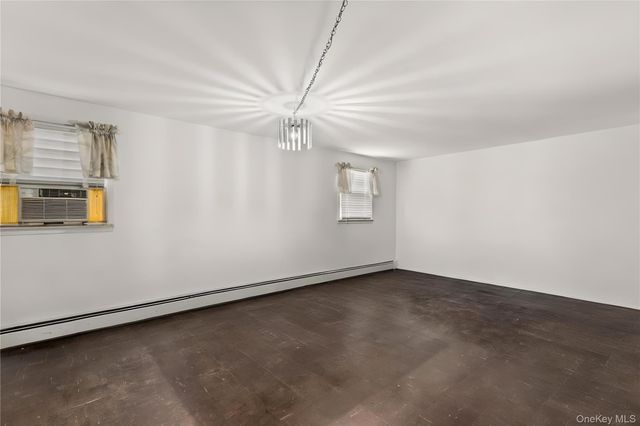 14 Cumberland Street, West Babylon, NY 11704