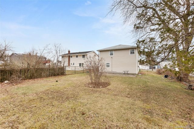 14 Cumberland Street, West Babylon, NY 11704