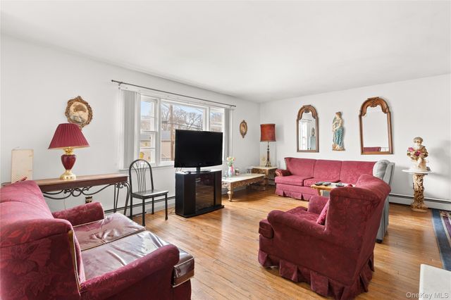 14 Cumberland Street, West Babylon, NY 11704