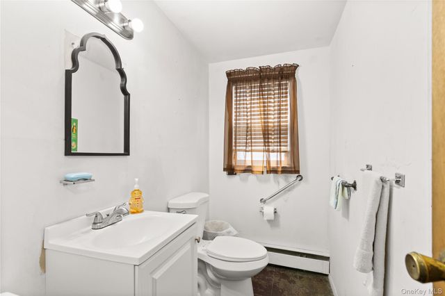 14 Cumberland Street, West Babylon, NY 11704