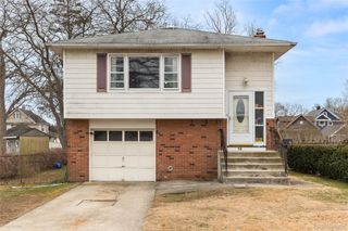 14 Cumberland Street, West Babylon, NY 11704