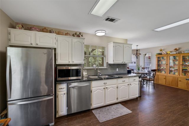 220 Lake Oaks Boulevard, Coldspring, TX 77331