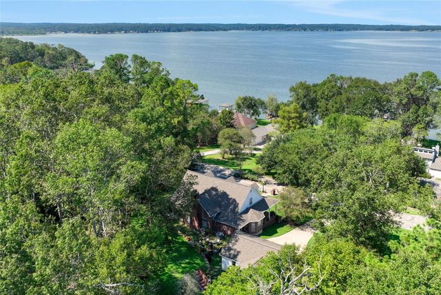 220 Lake Oaks Boulevard, Coldspring, TX 77331
