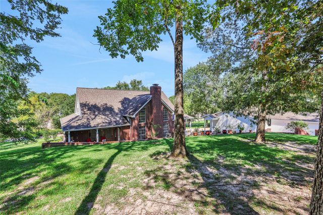 220 Lake Oaks Boulevard, Coldspring, TX 77331