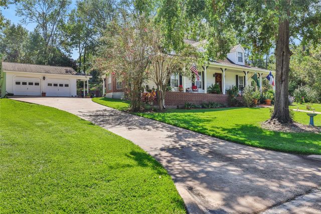 220 Lake Oaks Boulevard, Coldspring, TX 77331