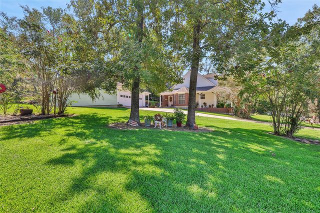 220 Lake Oaks Boulevard, Coldspring, TX 77331
