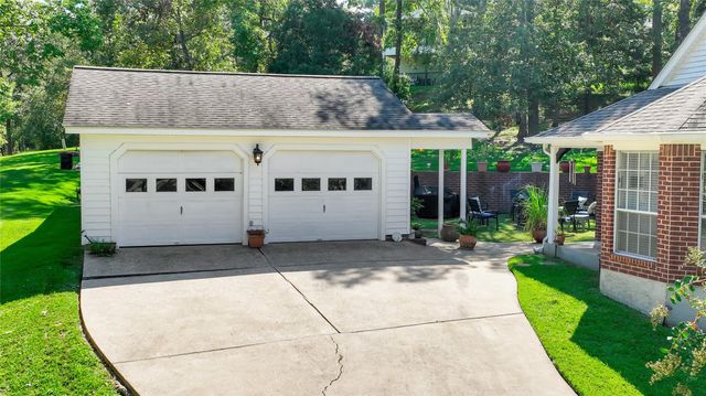 220 Lake Oaks Boulevard, Coldspring, TX 77331