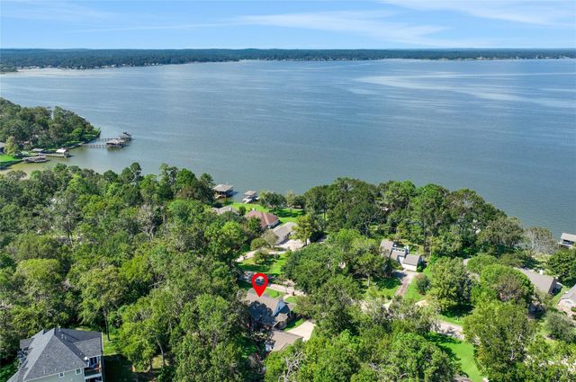 220 Lake Oaks Boulevard, Coldspring, TX 77331