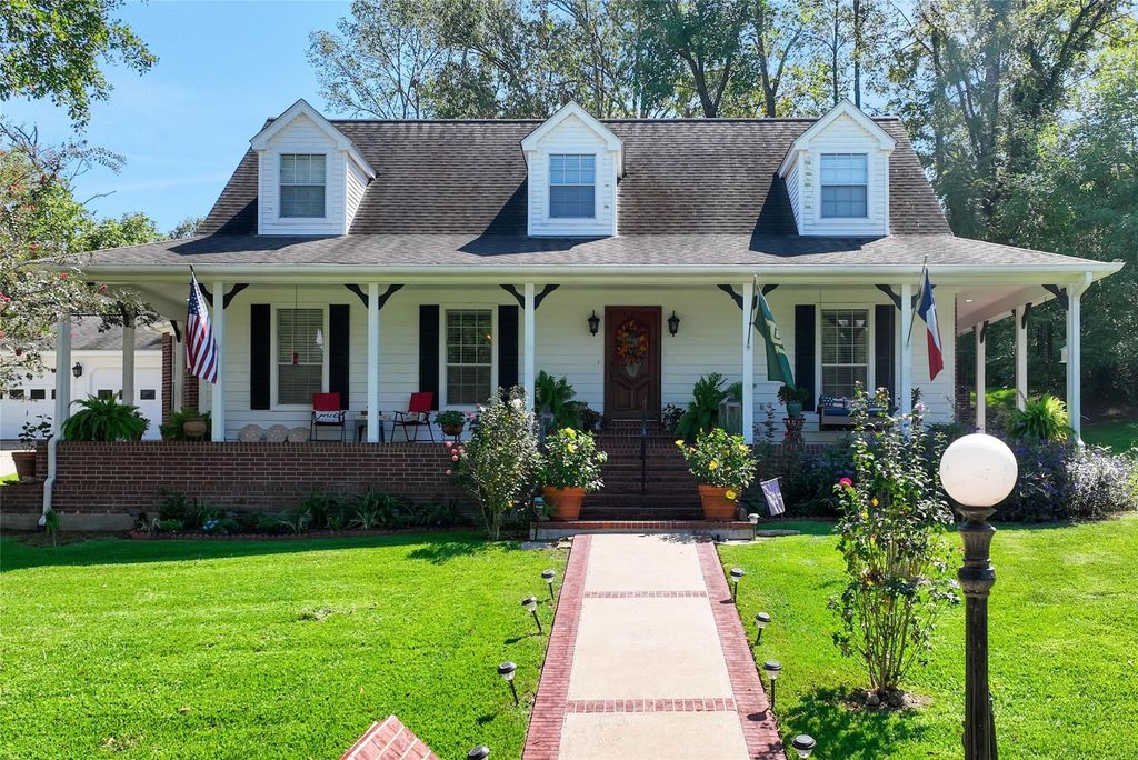 220 Lake Oaks Boulevard, Coldspring, TX 77331