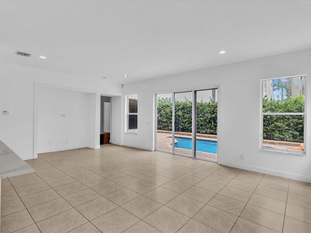 9286 Nugent Trail, West Palm Beach, FL 33411