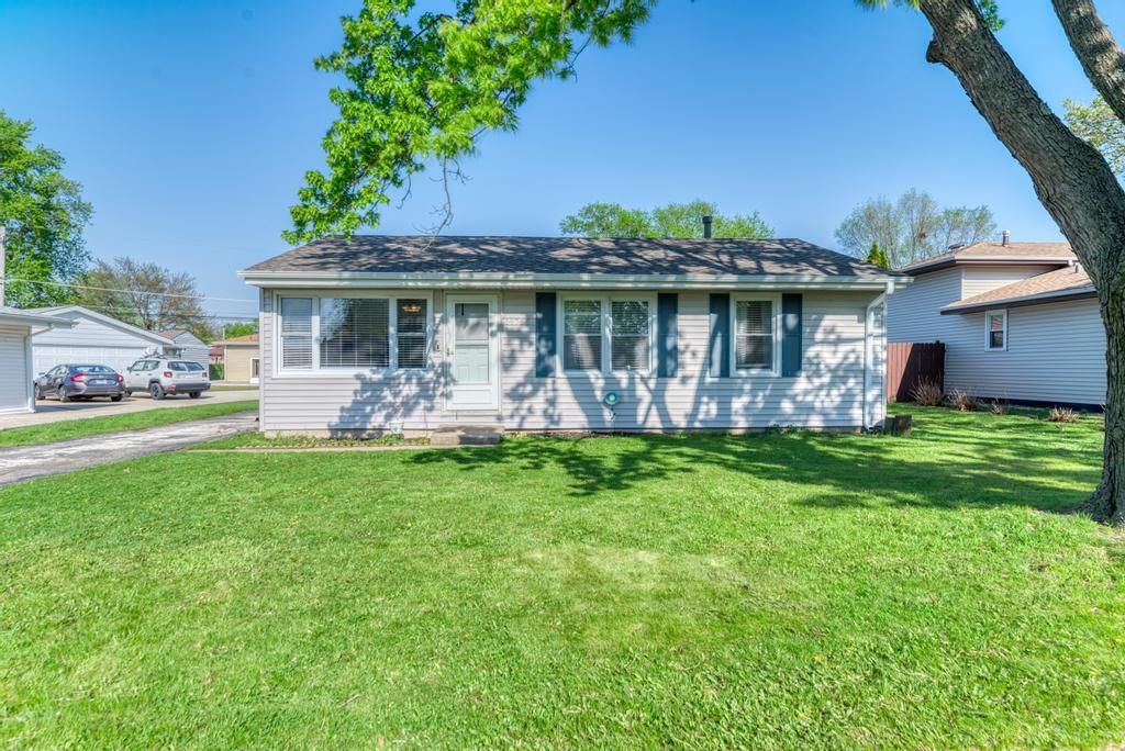 Image 3 of property listing at 16765 Haven Avenue, Orland Hills, IL 60487