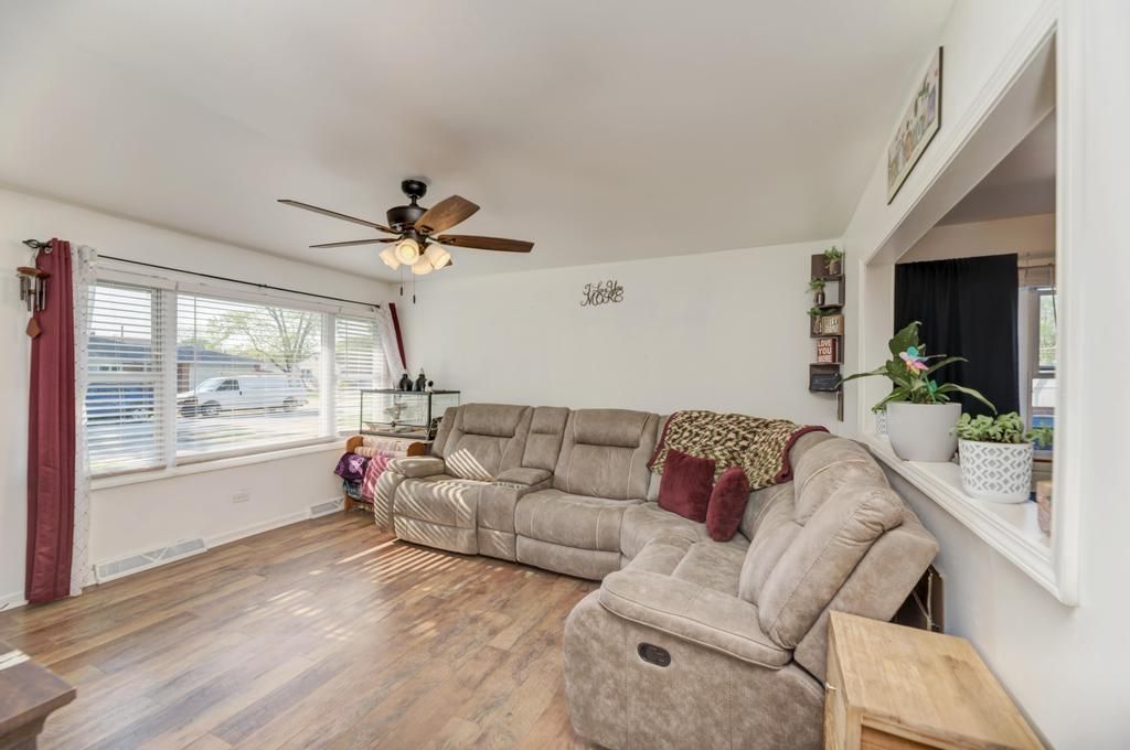 Image 6 of property listing at 16765 Haven Avenue, Orland Hills, IL 60487