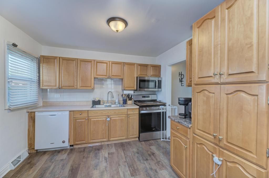 Image 8 of property listing at 16765 Haven Avenue, Orland Hills, IL 60487