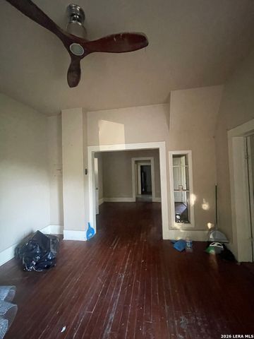 1820 N Olive, San Antonio, TX 78208