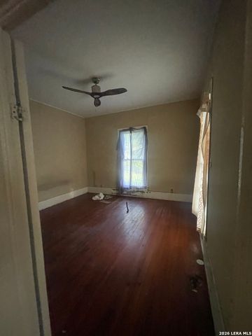 1820 N Olive, San Antonio, TX 78208