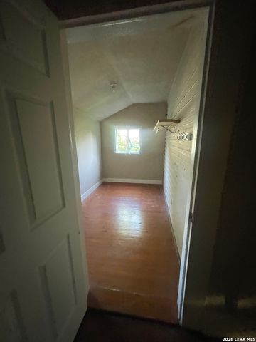 1820 N Olive, San Antonio, TX 78208