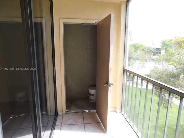 8065 SW 107th Avenue 321, Miami, FL 33173