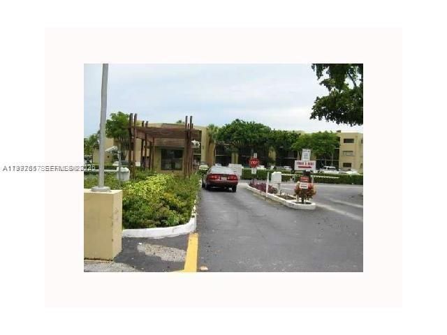 8065 SW 107th Avenue 321, Miami, FL 33173