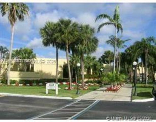 8065 SW 107th Avenue 321, Miami, FL 33173