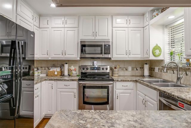 225 Timber Ridge Drive, Burleson, TX 76028