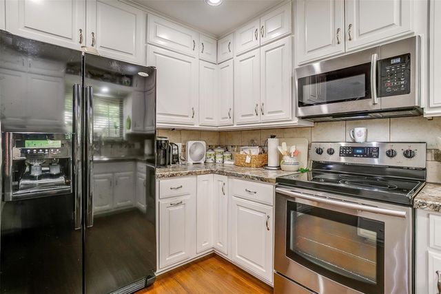 225 Timber Ridge Drive, Burleson, TX 76028