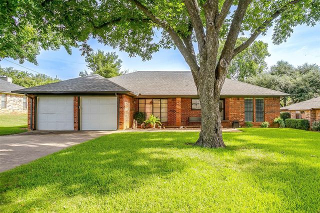 225 Timber Ridge Drive, Burleson, TX 76028