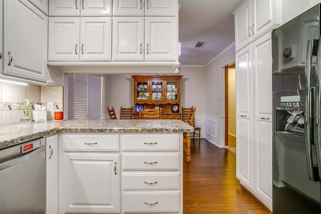225 Timber Ridge Drive, Burleson, TX 76028