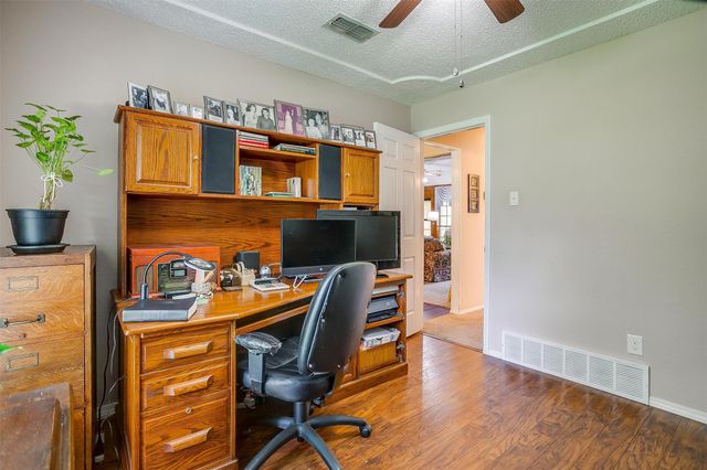 225 Timber Ridge Drive, Burleson, TX 76028