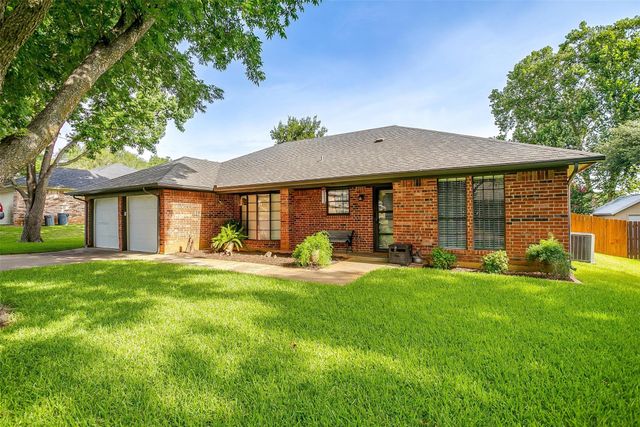 225 Timber Ridge Drive, Burleson, TX 76028