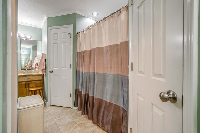 225 Timber Ridge Drive, Burleson, TX 76028