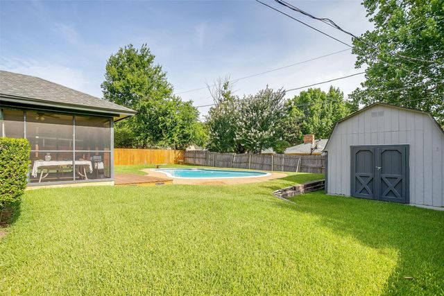 225 Timber Ridge Drive, Burleson, TX 76028