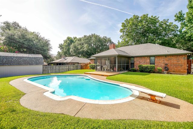 225 Timber Ridge Drive, Burleson, TX 76028