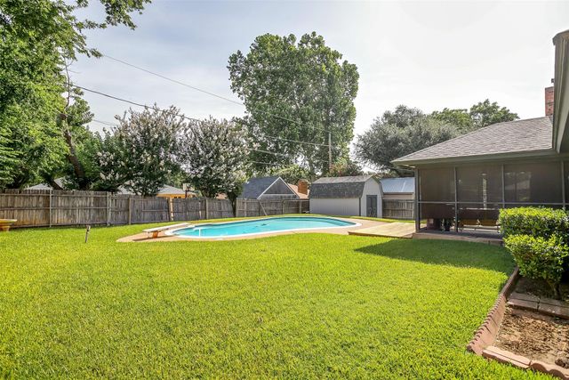 225 Timber Ridge Drive, Burleson, TX 76028