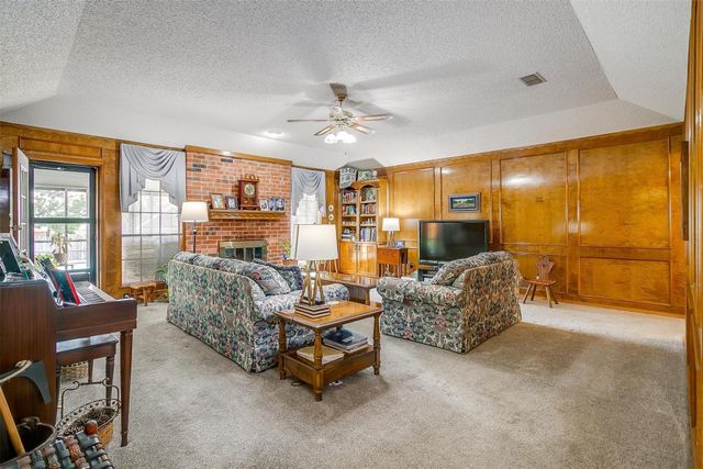 225 Timber Ridge Drive, Burleson, TX 76028