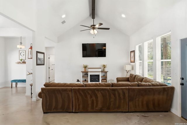 526 E Greenbriar, Granite Shoals, TX 78654