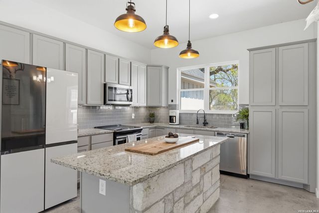 526 E Greenbriar, Granite Shoals, TX 78654